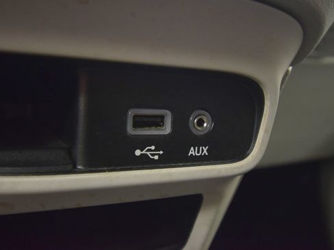 Used 2019 Chrysler Pacifica L FWD image 30