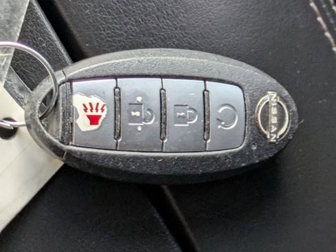 Used 2022 Nissan Rogue SV image 29