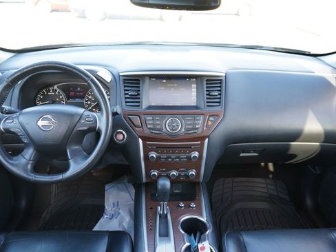 Used 2020 Nissan Pathfinder Platinum FWD image 19
