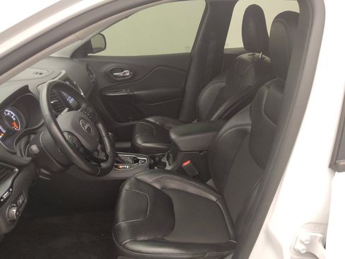 Used 2021 Jeep Cherokee Latitude Plus FWD image 17