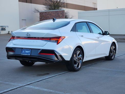 New 2026 Hyundai Elantra Limited image 5