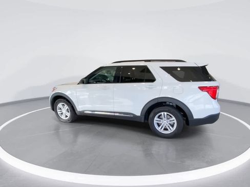 Used 2023 Ford Explorer XLT w/ Equipment Group 202A image 6