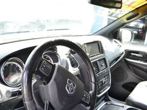 Used 2019 Dodge Grand Caravan SXT FWD image 12