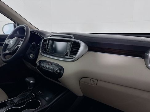 Used 2019 Kia Sorento LX image 30