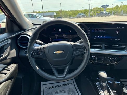 Used 2025 Chevrolet Trax LT image 14