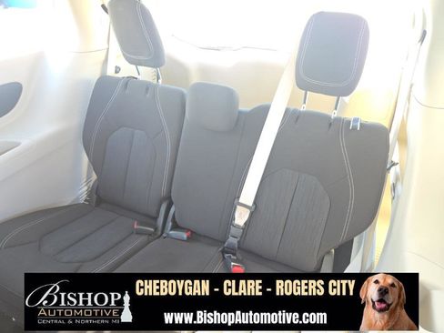 Used 2023 Chrysler Voyager LX image 29