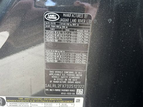 Used 2025 Land Rover Discovery Dynamic SE image 12