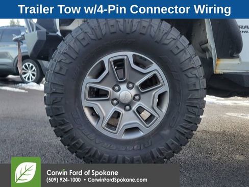 Used 2015 Jeep Wrangler Unlimited Rubicon w/ Connectivity Group image 13
