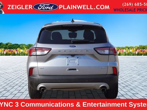 Used 2022 Ford Escape SE w/ Cold Weather Package image 4