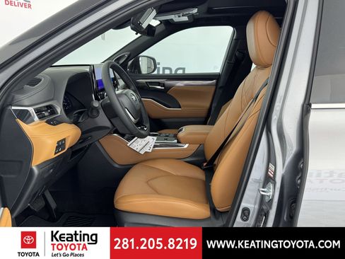 New 2026 Toyota Highlander Platinum image 5