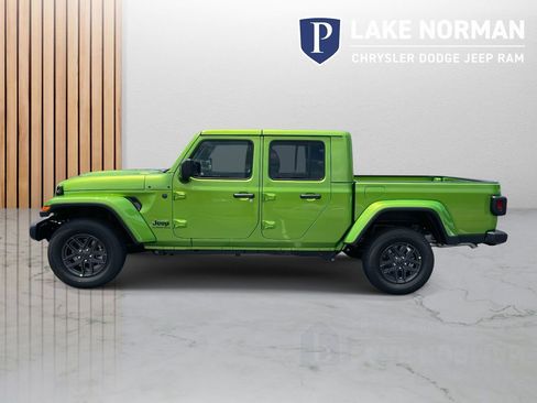 New 2025 Jeep Gladiator Sport image 6