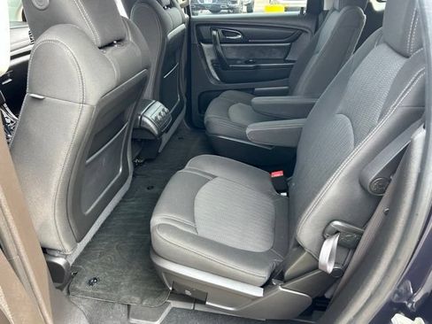 Used 2015 Chevrolet Traverse LT w/ Style and Technology Package FWD image 8
