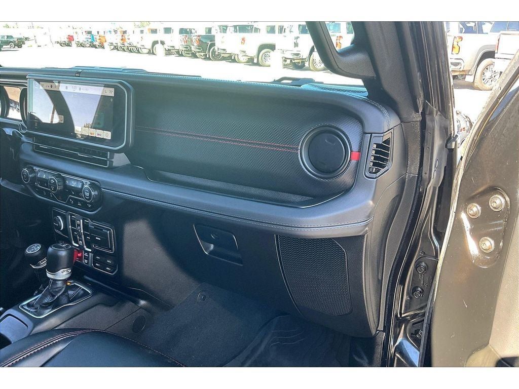 Used 2024 Jeep Gladiator Rubicon AWD/4WD image 18