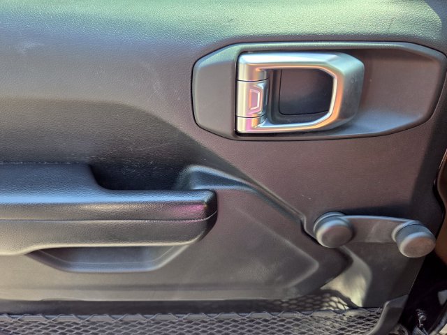 Used 2018 Jeep Wrangler Unlimited Sport AWD/4WD image 17