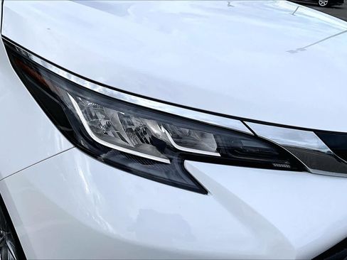 Certified 2023 Toyota Sienna LE image 27