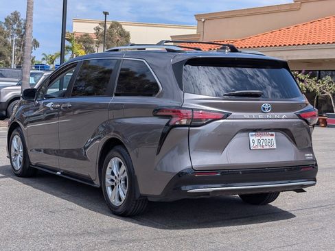 Used 2023 Toyota Sienna Limited FWD image 13