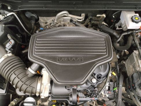 Used 2021 GMC Acadia SLT FWD image 30