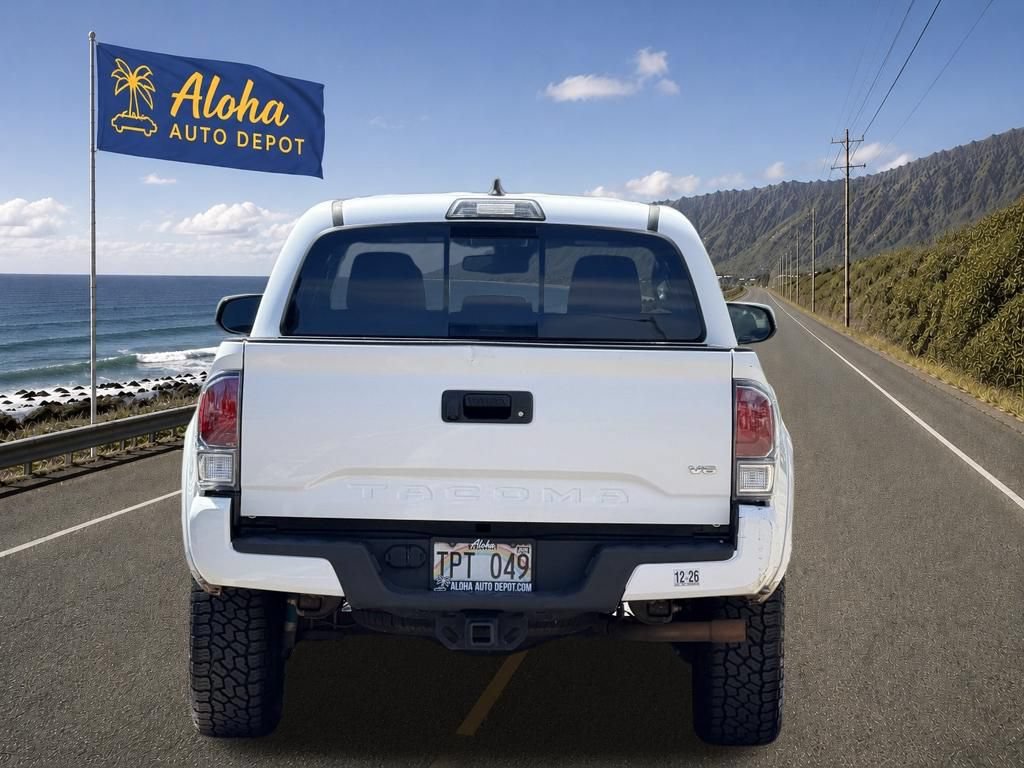 Used 2018 Toyota Tacoma TRD Sport AWD/4WD image 4