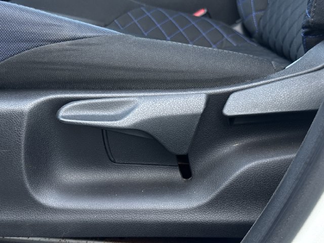 Used 2020 Toyota C-HR XLE FWD image 28