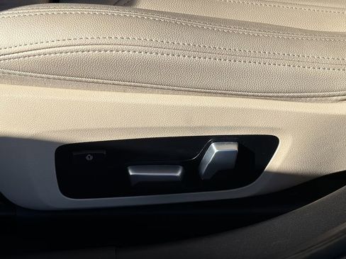 Used 2021 BMW 330i xDrive Sedan w/ Driving Assistance Package image 12