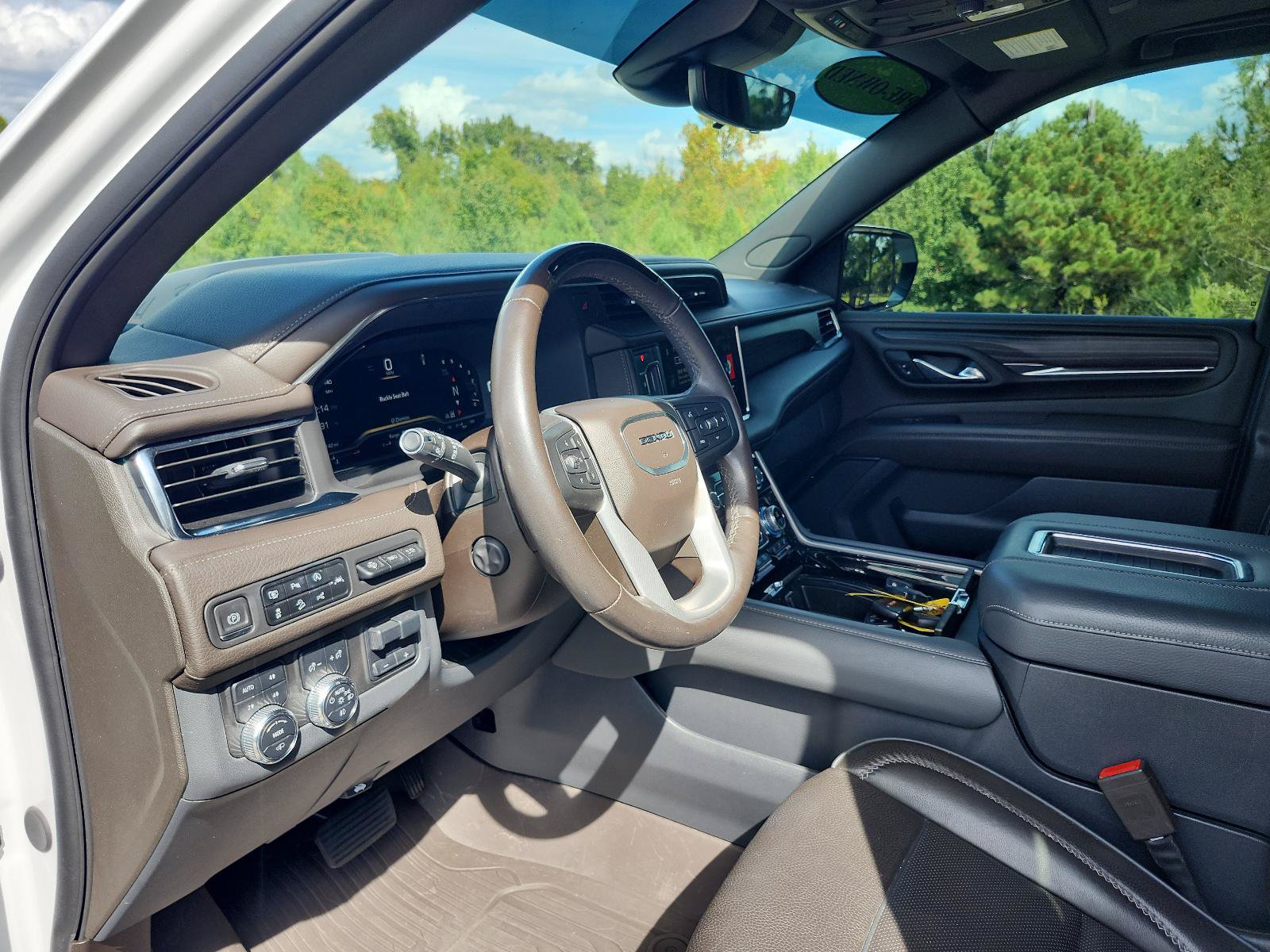 Used 2023 GMC Yukon XL Denali w/ Denali Reserve Package AWD/4WD image 17