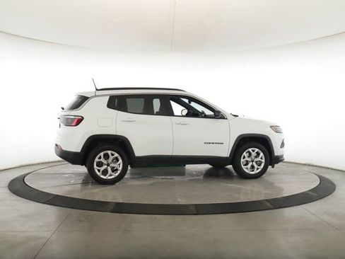 Used 2025 Jeep Compass Latitude image 6