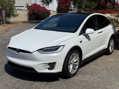 Used 2016 Tesla Model X 90D image 1