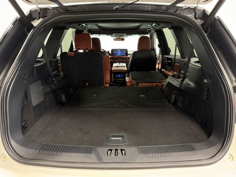 Used 2025 Lincoln Aviator Reserve w/ Illumination Package image 30