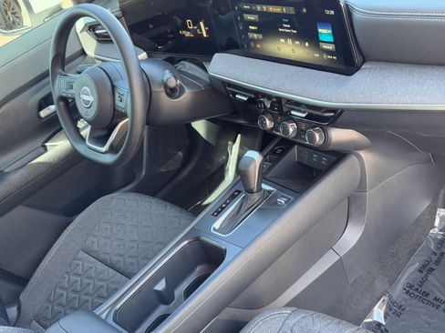 Certified 2025 Nissan Kicks SV image 9