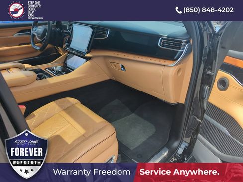 Used 2023 Jeep Grand Wagoneer Series III AWD/4WD image 40