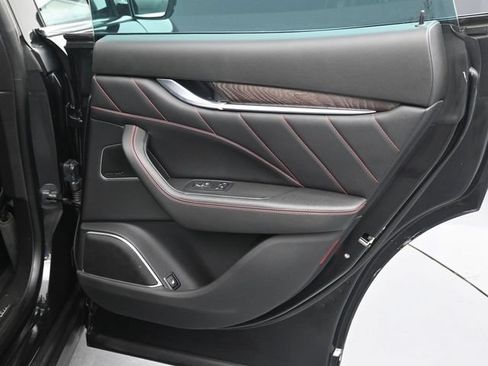 Used 2023 Maserati Levante GT AWD/4WD image 13
