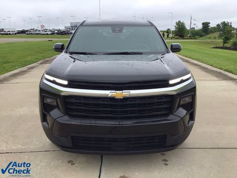 Used 2024 Chevrolet Traverse LS image 2