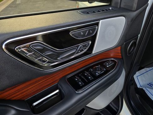 Used 2024 Lincoln Navigator L Reserve AWD/4WD image 11