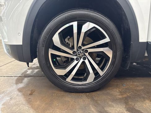 Used 2021 Volkswagen Atlas SEL Premium image 28