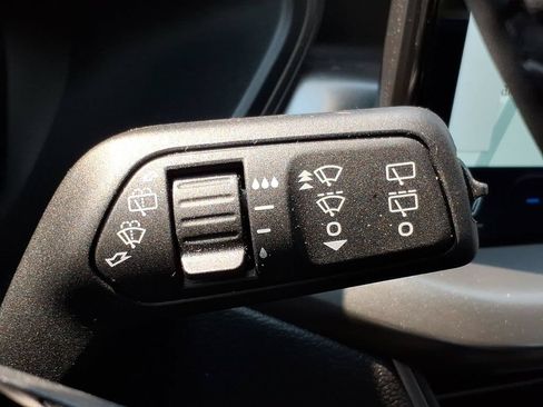 Used 2025 Ford Escape SE FWD image 25