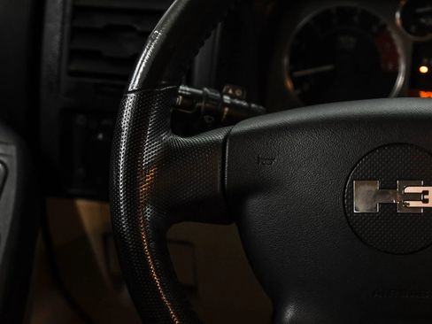 Used 2010 HUMMER H3 Luxury w/ Appearance Package image 15