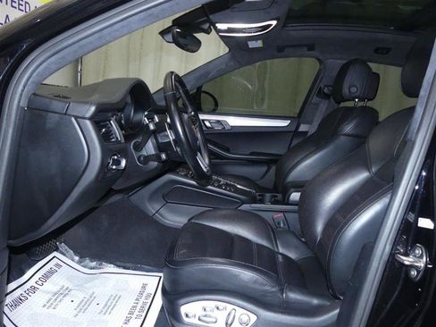 Used 2018 Porsche Macan Turbo image 20