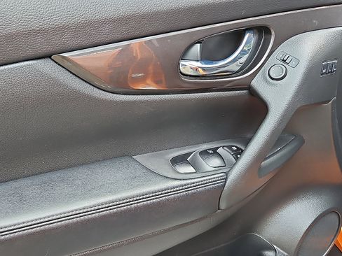 Certified 2019 Nissan Rogue SV w/ Premium Package image 12