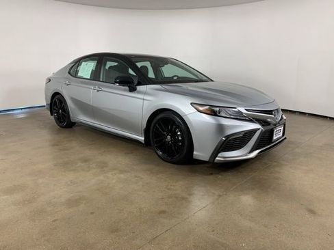 Used 2022 Toyota Camry XSE w/ Navigation Package FWD image 5