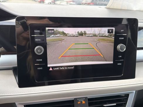 New 2026 Volkswagen Taos SE image 27