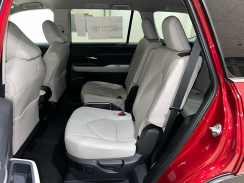 New 2026 Toyota Grand Highlander XLE image 13