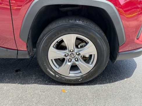 Used 2025 Toyota RAV4 XLE AWD/4WD image 19