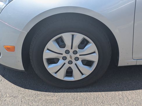 Used 2016 Chevrolet Cruze LS FWD image 15