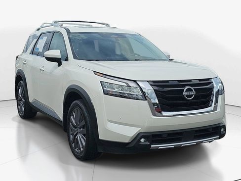 Used 2023 Nissan Pathfinder SL w/ SL Premium Package AWD/4WD image 2