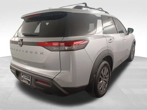 Used 2024 Nissan Pathfinder SV FWD image 9