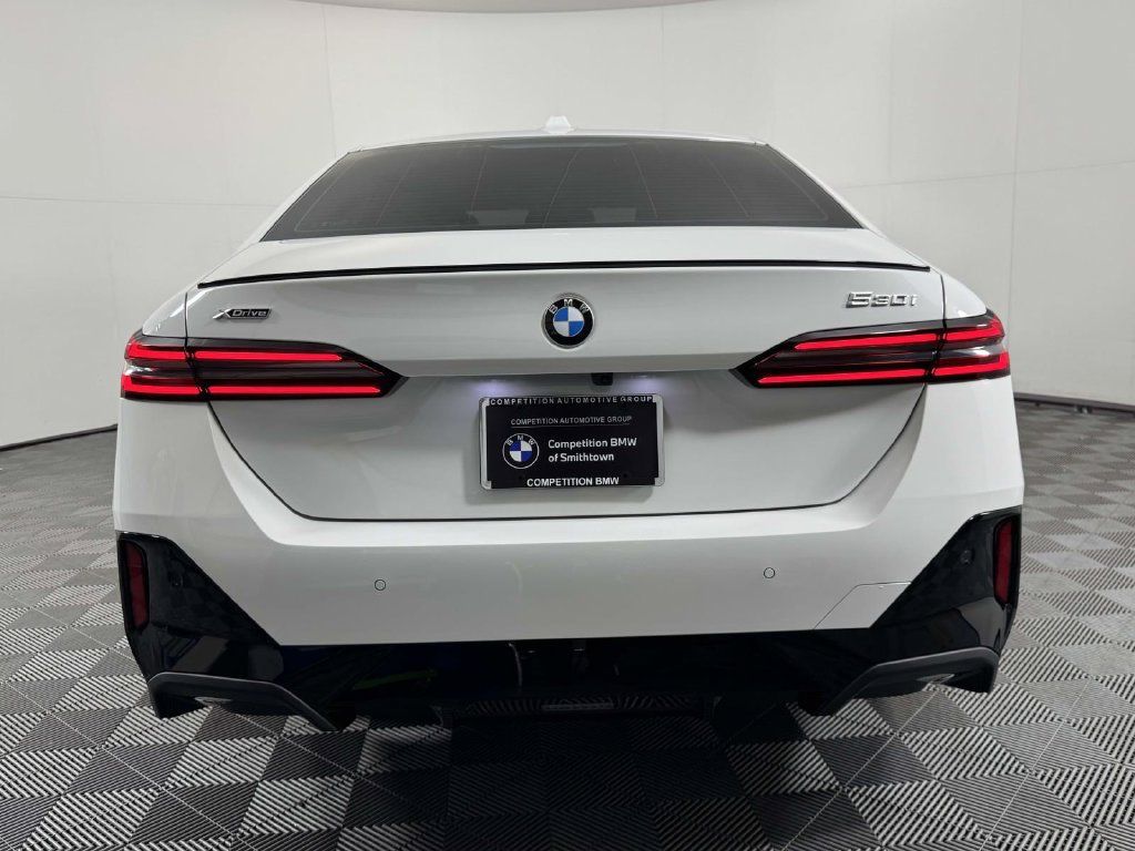 Used 2026 BMW 530i xDrive w/ M Sport Package AWD/4WD image 9