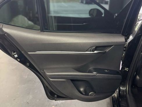 Used 2019 Toyota Camry LE image 10