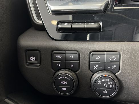 Used 2024 Chevrolet Silverado 3500 High Country w/ Technology Package AWD/4WD image 23