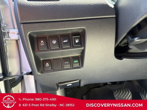 Used 2019 Nissan Rogue SV w/ Premium Package FWD image 14
