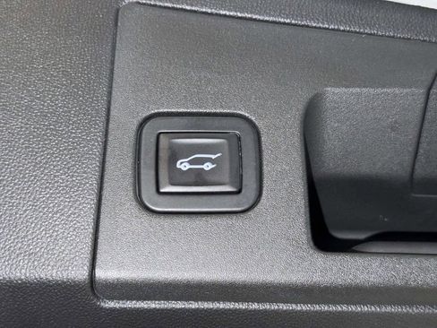 Used 2017 Cadillac XT5 Luxury w/ Driver Awareness Package FWD image 17